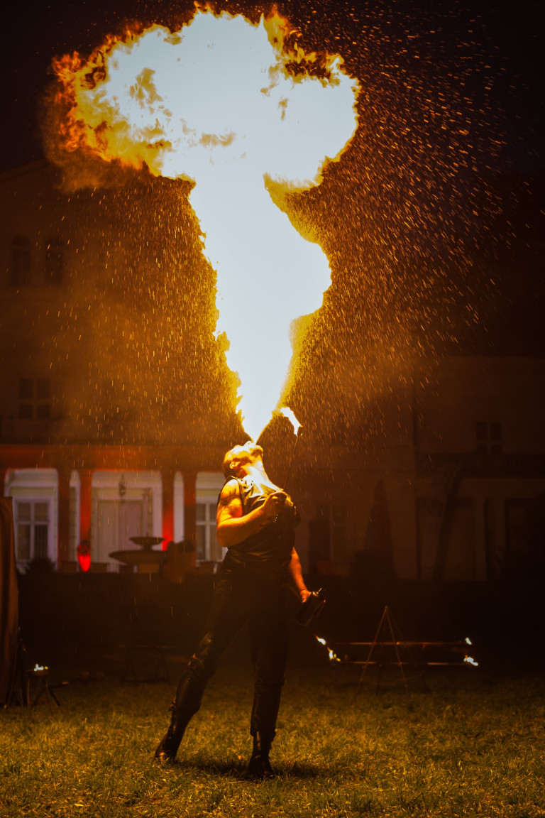 Inferis Teatr Ognia pokaz tańca z ogniem