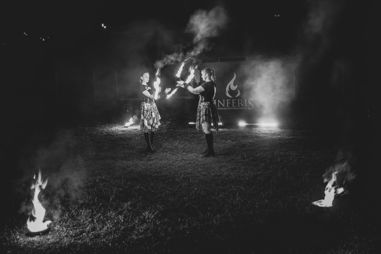 Inferis Teatr Ognia pokaz tańca z ogniem Folkshow