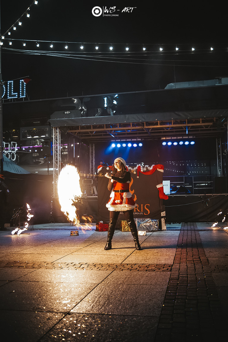 Inferis Teatr Ognia pokaz tańca z ogniem pokaz świąteczny