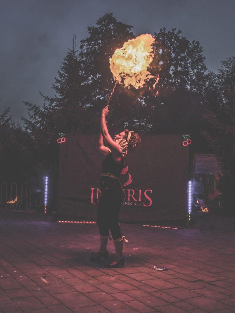 Inferis Teatr Ognia pin up fireshow