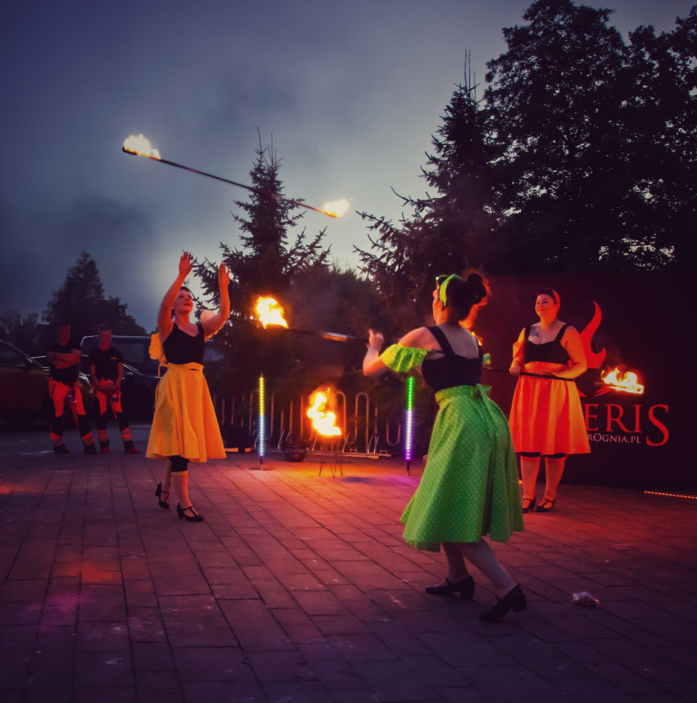 Inferis Teatr Ognia pin up fireshow