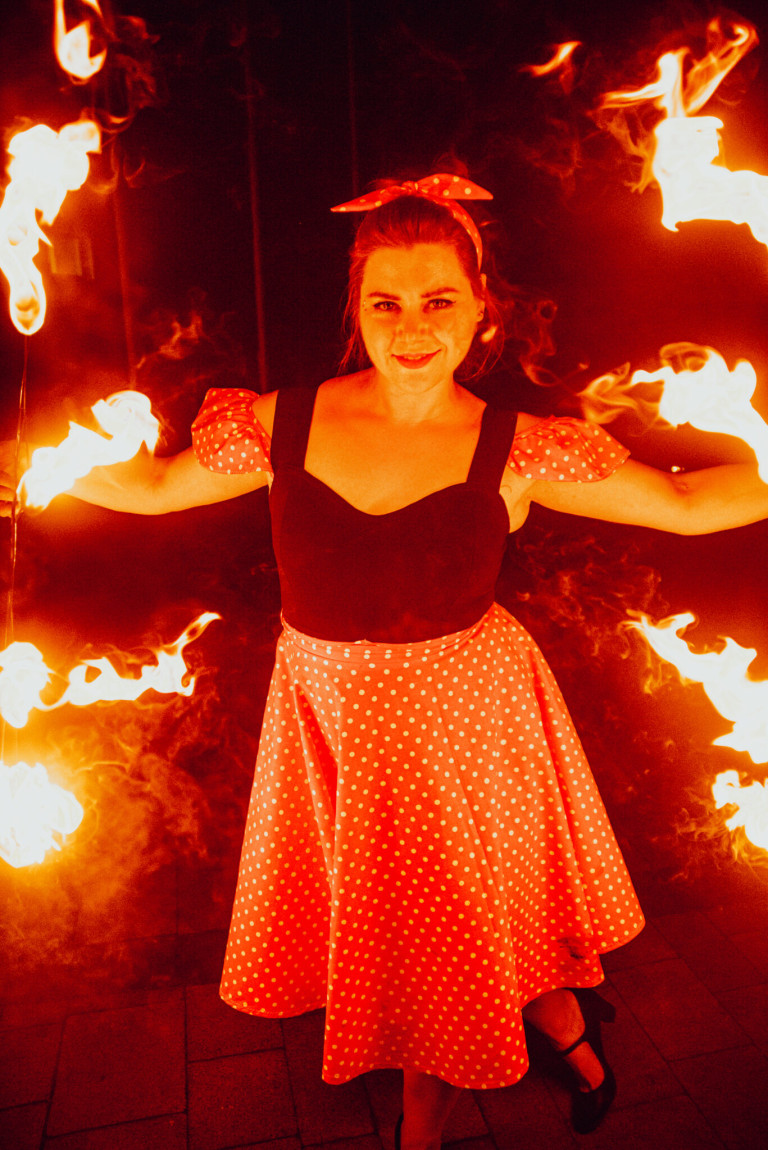 Inferis Teatr Ognia pin up fireshow